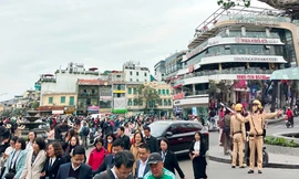 Quây rào cấm người, xe qua lại khu vực tòa nhà Hàm cá mập từ 7/4