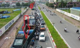 Nhà máy hoàn thành, nhưng hàng rào dự án nước thải Yên Xá vẫn gây tắc đường