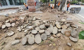 Cận cảnh các tuyến phố lát đá phá vỡ kết cấu vỉa hè Hà Nội