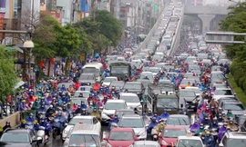 Hà Nội: 17 công trường rào đường thi công gây ùn tắc