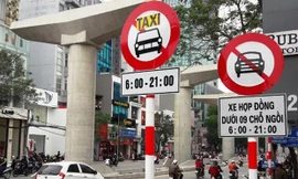 Cùng với taxi, Hà Nội chính thức cấm xem hợp đồng trong đó có Grab trên 110 tuyến phố