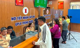 Phòng CSGT lập 9 ‘cửa’ tiếp nhận, cấp đổi GPLX để giảm quá tải