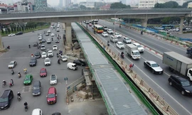 Cấm xe máy, xe thô sơ lên cầu vượt Mai Dịch