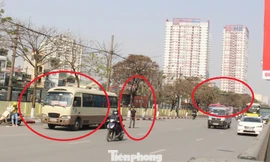 Tận thấy bến cóc, xe dù náo loạn đường phố Hà Nội