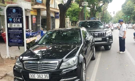 Trông xe theo hình thức iParking trên tuyến phố Trần Hưng Đạo. Ảnh: Anh Trọng