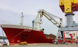 Máy đào hầm thứ 2 tuyến Metro Nhổn - ga Hà Nội được cẩu lên bờ