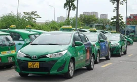 Tháng 7, Hà Nội đã huy động 200 taxi hỗ trợ người dân khi giãn cách.