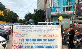 Bãi xe phục vụ khách đi tàu Cát Linh - Hà Đông 'chặt chém' giá
