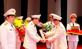Lãnh đạo Công an Hà Nội trao quyết định nhân sự cho nhiều tân trưởng đơn vị