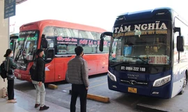 Bến xe Hà Nội nhộn nhịp khi được hoạt động bình thường trở lại 