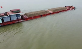 Tàu chở cát có ngọn lọt 'chốt' đường sông: Lãnh đạo Phòng CSGT Hà Nội nói gì?
