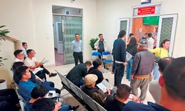 CSGT Hà Nội nói lý do người dân phải xếp hàng chờ đổi bằng lái xe