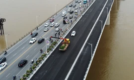  Cầu Vĩnh Tuy 2 thảm xong bê tông nhựa, thông xe cuối tháng 9