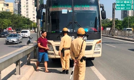 Xử lý xe khách chạy xuyên tâm biến đường thành 'bến cóc'