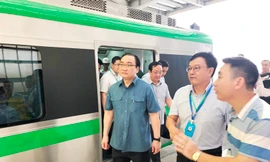 Bí thư Thành ủy Hà Nội đi thực tế, kiểm tra metro Cát Linh - Hà Đông cuối tuần qua. Ảnh: T.Đảng