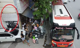 Hà Nội: Tạm dừng cấp phù hiệu cho phương tiện của 11 doanh nghiệp xe hợp đồng