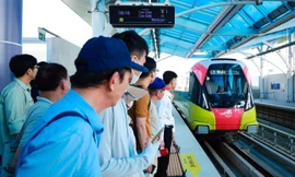 Tàu Nhổn - ga Hà Nội phải dừng chạy gần một giờ vì gặp sự cố