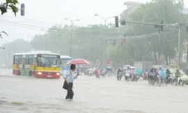 Nhiều lĩnh vực công ích Hà Nội trong đó có vận tải, thoát nước bị thành phố nợ thanh toán nhiều tháng. Ảnh: A.Trọng