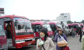 Các bến xe, DN vận tải được yêu cầu bố trí xe đến tận các trường học, KCN đón hành khách.