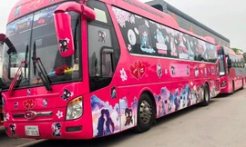 Xe khách trùm kín biển quảng cáo đỗ ở bãi xe lậu