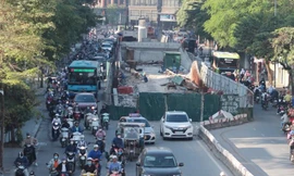 Cận cảnh công trường cầu vượt Chùa Bộc nhiều lần 'vỡ' tiến độ