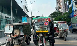 Xe ba bánh tự chế vẫn hoạt động nhộn nhịp trên đường Hà Nội