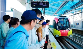 Hơn 7,4 vạn khách đi tàu điện Hà Nội dịp Tết