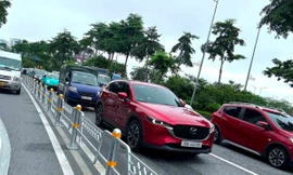 'Không ai mang cọc và rào sắt ra chôn ở giữa đường để phân làn' 