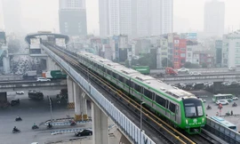 Tàu Cát Linh - Hà Đông chạy thủ nghiệm trên tuyến trong 3 ngày qua. Ảnh: Như Ý