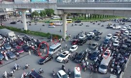 Bất cập trong phân luồng tại nút giao Mai Dịch