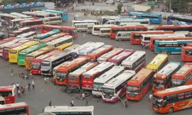 Hơn 1,6 triệu ô tô kinh doanh sẽ đổi sang biển số màu vàng từ 1/8. Ảnh: T.Đảng