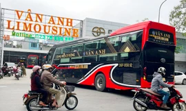 Hàng loạt xe khách bỏ bến chạy 'dù' trên tuyến Thanh Hóa - Hà Nội 