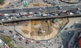 Cận cảnh những đoạn thi công đầu tiên hầm chui Lê Văn Lương 