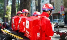 Hình ảnh nhân viên Ship Now hoạt động trên đường 