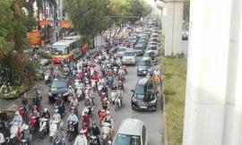 Với việc có thêm đường sắt đô thị trên cao, đường Nguyễn Trãi được Sở GTVT lựa chọn thí điểm cấm xe máy. Ảnh: A.Trọng