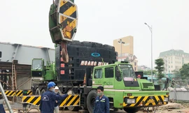 Sau một số ngày dừng thi công để thực hiện "lệnh" cách ly, đến nay hầu hết công trình giao thông tại Hàn Nội đang được thi công trở lại.