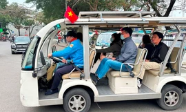 Xe điện du lịch Hà Nội 'loay hoay' trong quy định mới