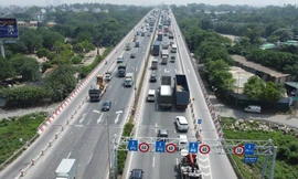 Cầu Thanh Trì được mở rộng thêm một làn ô tô để giảm ùn tắc