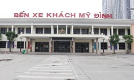 Cảnh trống vắng những ngày này tại bến xe Mỹ Đình - vốn có khoảng 1 vạn lượt khách đi lại mỗi ngày.