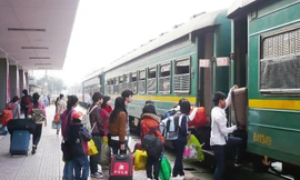 Thêm 29 đoàn tàu và 600 lượt xe khách chống quá tải dịp 30/4