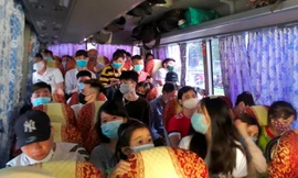 Phát hiện xe khách 29 chỗ nhồi 40 khách