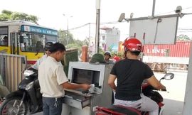 Làm rõ phí trông xe tại bến Nước Ngầm