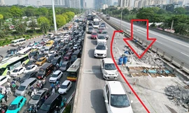 Hà Nội: Đường trên cao Vành đai 3 tiếp tục ùn tắc 