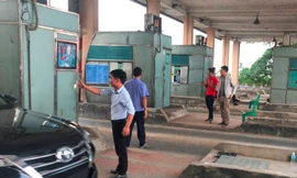 Trạm BOT Bắc Thăng Long - Nội Bài đang "thất thủ" 6 ngày qua do bị tài xế phản đối