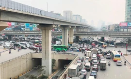 Cận cảnh tuyến đường rộng nhất Hà Nội chuẩn bị tách dòng ô tô, xe máy