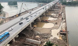 Công trình cầu cạn vượt hồ Linh Đàm một trong các dự án cấp bách tại Hà Nội. Ảnh: T.Đảng