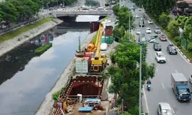 Cận cảnh ven sông Tô Lịch bị 'đóng đường' phục vụ thi công