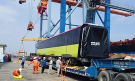 Đoàn tàu thứ hai metro Nhổn - Ga Hà Nội về Việt Nam