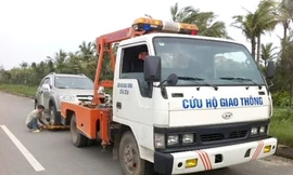 Thêm nhiều chủ xe “tố” cảnh sát gọi xe cẩu kéo giá… chặt chém