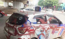 Hiện trường xe taxi hãng G7 bị tạt sơn.